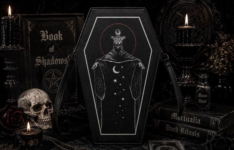 کیف دوشی تابوتی گاتیک مدل Dark Ritual | چاپ دوطرفه | چرم مصنوعی | 35×23 سانتیمتر